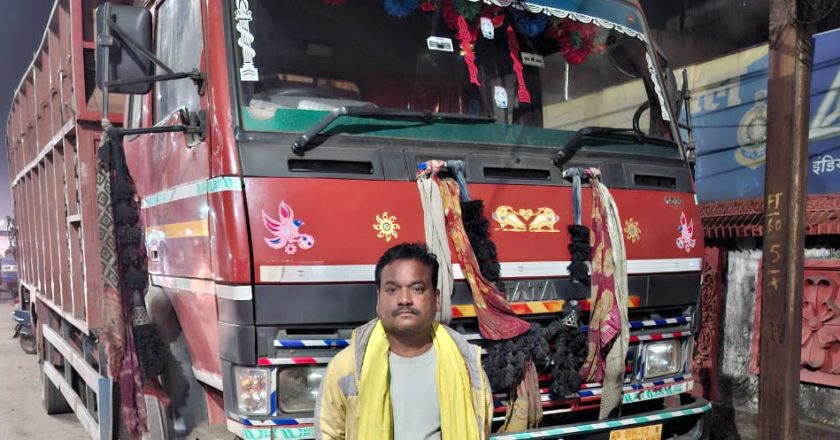 अवैध कबाड़ पर कार्रवाई : जूटमिल पुलिस ने नाकेबंदी कर पकड़ा 3250 किलो कबाड़, ट्रक चालक गिरफ्तार