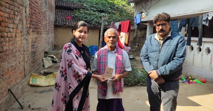 सुशासन सप्ताह : तहसीलदार ऋण पुस्तिका लेकर पहुंची किसानों तक, बच्चों के गांव पहुंचकर वितरित किए जाति प्रमाण पत्र