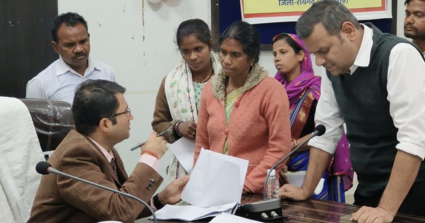 जनसमस्याओं के निराकरण के लिए हर मंगलवार लग रहा जनदर्शन