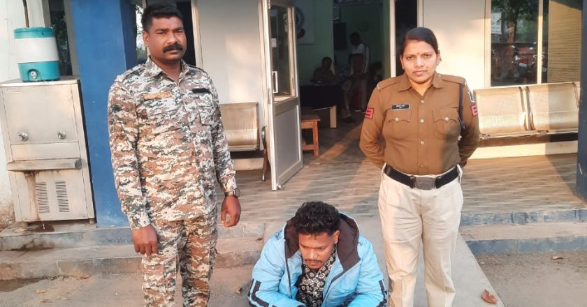 अवैध शराब के खिलाफ खरसिया पुलिस की त्वरित कार्रवाई, ग्राम रानीसागर में 8 लीटर महुआ शराब जब्त