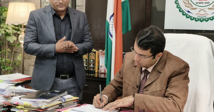 कलेक्टर कार्तिकेया गोयल ने नगर निगम रायगढ़ के प्रशासक का कार्यभार ग्रहण किया