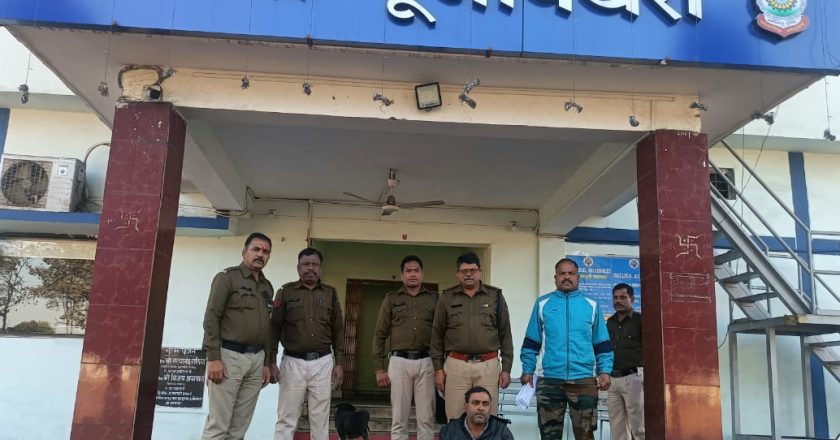 तराईमाल में पूंजीपथरा पुलिस की गांजा रेड, आरोपी गिरफ्तार, करीब एक किलो गांजा और मोटरसाइकिल जब्त