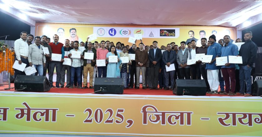 कलेक्टर कार्तिकेया गोयल ने अग्निवीर भर्ती रैली आयोजन में सहयोगी रही संस्थाओं को प्रशस्ति पत्र देकर किया सम्मानित