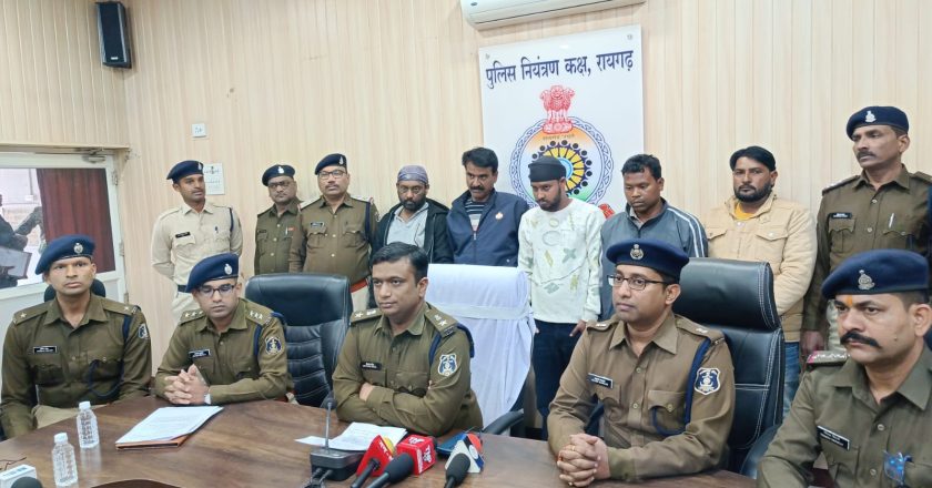 अवैध गांजा कारोबार पर रायगढ़ पुलिस की बड़ी कार्रवाई : 111 किलो गांजा के साथ 06 आरोपी गिरफ्तार, 04 कार, मोबाइल, नकदी समेत ₹68.40 लाख की संपत्ति जब्त