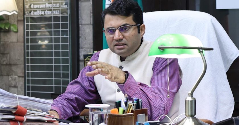 कलेक्टर कार्तिकेया गोयल ने जिला स्तरीय सहकारी और तकनीकी समितियों की ली बैठक