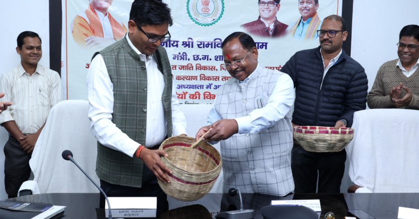 जब वित्त मंत्री ओ.पी.चौधरी ने कृषि मंत्री रामविचार नेताम से मांगा छेरछेरा