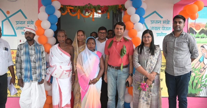 रायगढ़ जिले में पीएम आवासों का निर्माण मिशन मोड में जारी, वर्ष 2024-25 में स्वीकृत आवासों के पूरे प्रदेश में हुए अब तक कुल निर्माण का एक तिहाई रायगढ़ जिले में ही किया गया पूरा