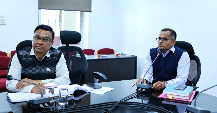 नगरीय निकाय एवं त्रिस्तरीय पंचायत आम निर्वाचन के संबंध में जिला स्तरीय अधिकारियों को दिया गया प्रशिक्षण