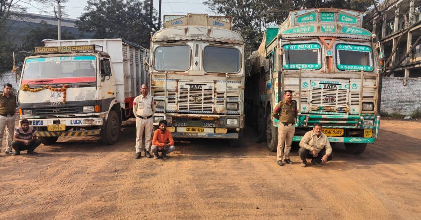 अवैध कबाड़ पर पूंजीपथरा पुलिस की बड़ी कार्रवाई, तीन ट्रकों से 35.4 टन स्कैप जब्त,आरोपियों पर पृथक से प्रतिबंधक कार्रवाई