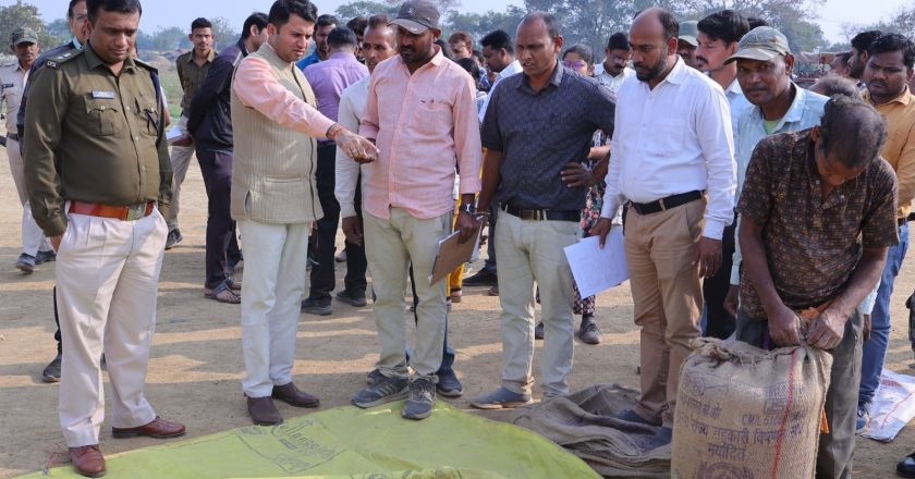 कलेक्टर कार्तिकेया गोयल ने धान उपार्जन केन्द्रों का किया निरीक्षण