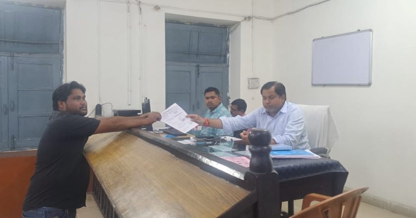 वार्ड 28 में देव साहू ने नामांकन वापस लिया