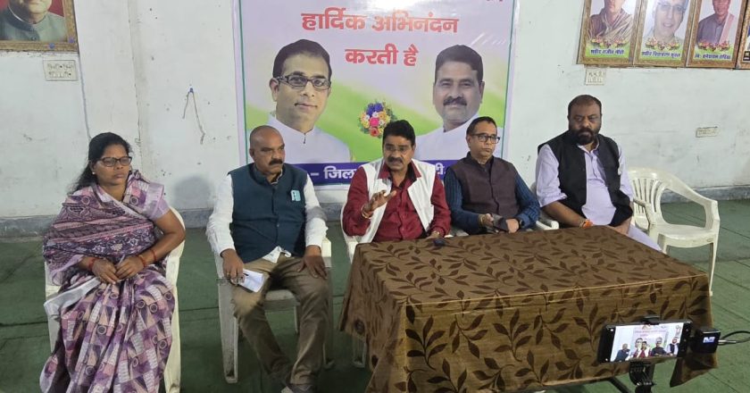 भाजपा भयादोहन कर कांग्रेस प्रत्याशियों को नामांकन वापस लेने के लिए रही मजबूर, यह लोकतंत्र की हत्या है :- अनिल शुक्ला