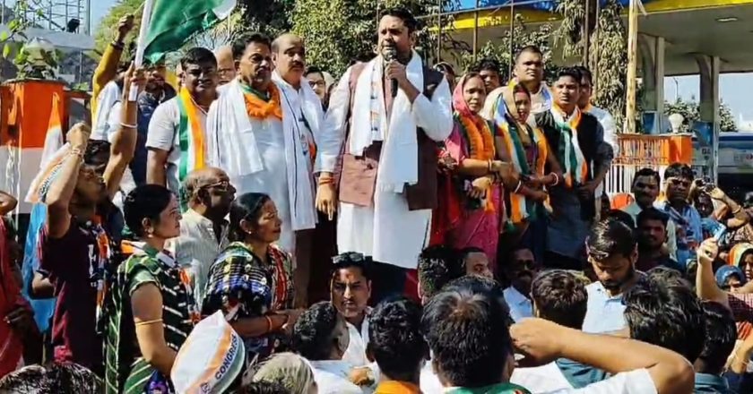 खरसिया में कांग्रेस की नामांकन रैली, उमेश पटेल के नेतृत्व में गूंजे समर्थन के नारे