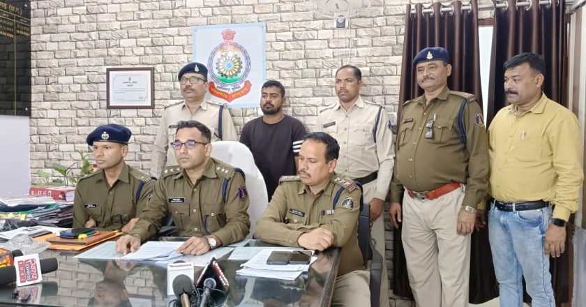 कोतवाली पुलिस गांजा रेड में 10 किलो गांजा के साथ तस्कर गिरफ्तार, सप्लायर पर भी मामला दर्ज