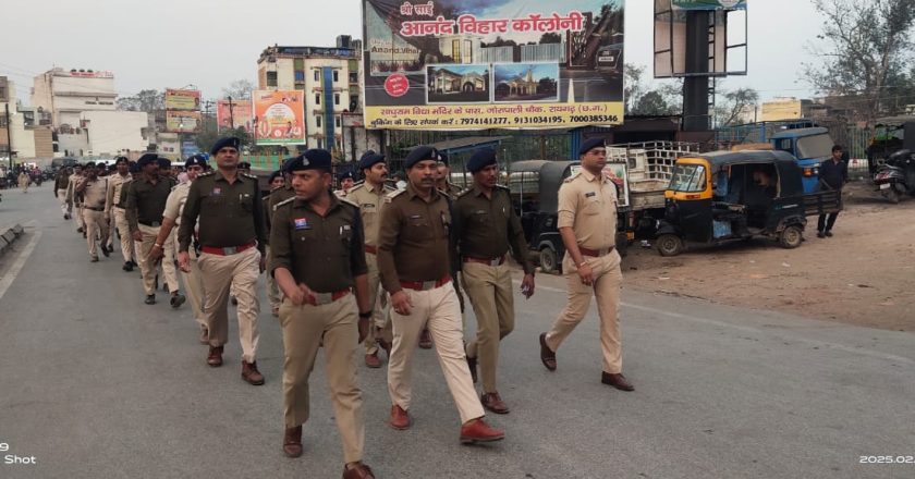 रायगढ़ में पुलिस ने फ्लैग मार्च निकालकर दिया सुरक्षा और शांति का संदेश