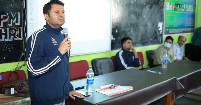 वित्तीय प्रबंधन को कैरियर के बेसिक स्टेप के रूप में ले छात्र-कलेक्टर कार्तिकेया गोयल