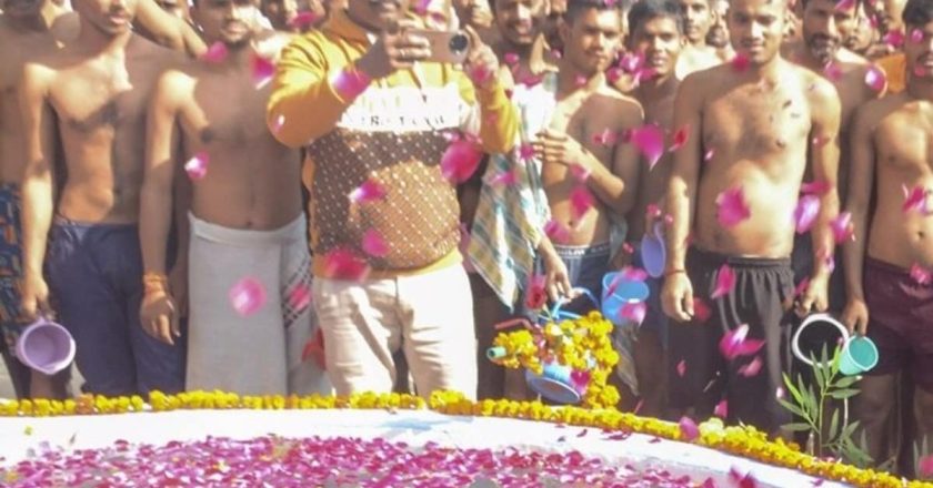 महाकुंभ से डिप्टी सीएम विजय शर्मा लाए पवित्र जल, जेलों में बनाए स्नान कुंड; 18500 कैदियों ने लगाई डुबकी