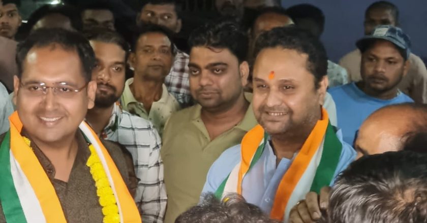 खरसिया नगर पालिका चुनाव में बड़ा सियासी उलटफेर : वरिष्ठ पत्रकार नितिन अग्रवाल ने बीजेपी छोड़ कांग्रेस का थामा हाथ, विधायक उमेश पटेल के विकास कार्यों से हुए प्रभावित