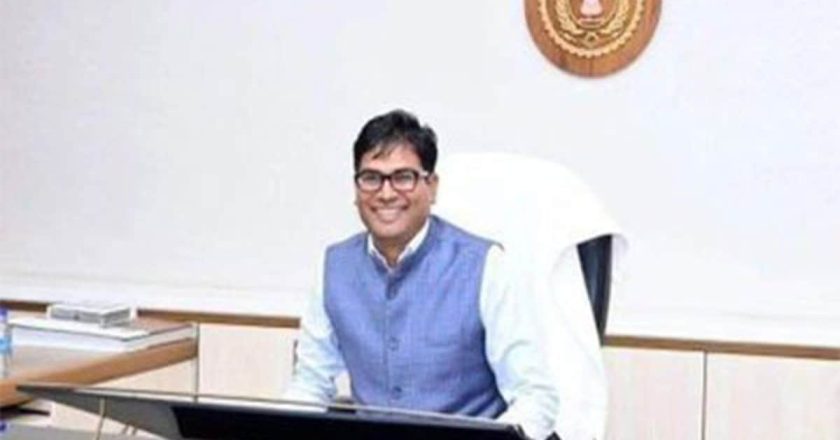 4 रात तक सोया नहीं, जागकर हाथ से लिखा 100 पन्नों का बजट; छत्तीसगढ़ के वित्त मंत्री ने सुनाई दास्तां