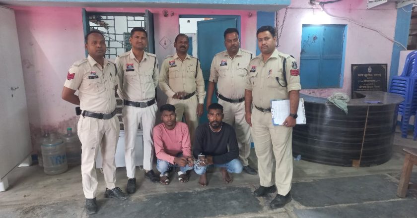 जूटमिल पुलिस ने लूटपाट मामले के दो आरोपियों को किया गिरफ्तार, आरोपी गये जेल
