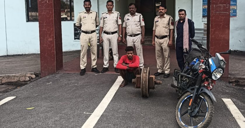 स्टील प्लांट में चोरी : पूंजीपथरा पुलिस की त्वरित कार्रवाई में एक आरोपी गिरफ्तार, चोरी का माल बरामद