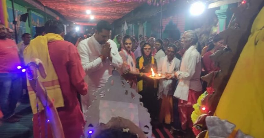 खरसिया विधायक उमेश पटेल ने लिया रामचंद्र जी का आशीर्वाद, ग्राम रजघटा में आयोजित अखंड नवधा रामायण में हुए शामिल