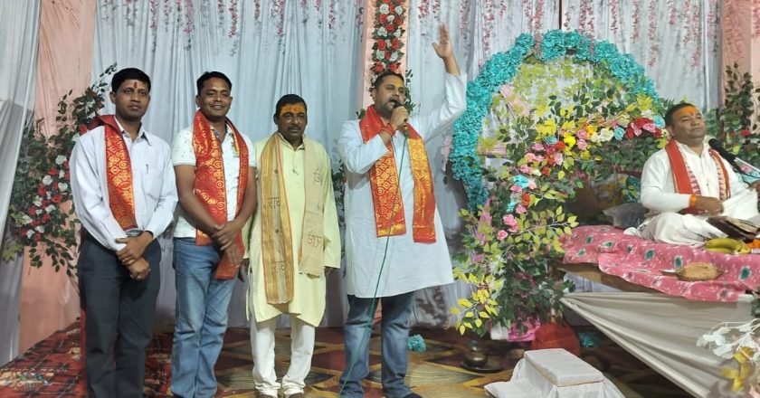 नंदेली के समीपस्थ ग्राम रानीगुढ़ा में आयोजित श्रीमद् भागवत कथा में शामिल हुए पूर्व मंत्री व खरसिया विधायक उमेश पटेल