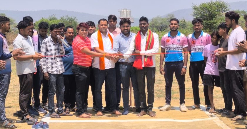 दर्रामुड़ा में ग्रामीण स्तरीय क्रिकेट प्रतियोगिता का भव्य शुभारंभ