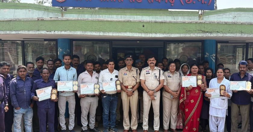 जनसेवा के नायकों का सम्मान : कोतरारोड़ पुलिस ने किया स्वास्थ्य कर्मी, कोटवार और पुलिस मित्रों को सम्मानित