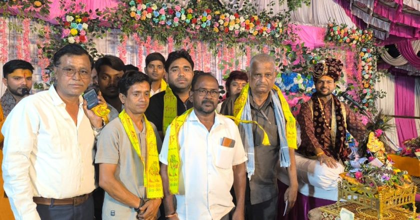 श्रीमद्भागवत कथा में पहुंचे युवा कांग्रेस नेता मुकेश पटेल, लिया आशीर्वाद