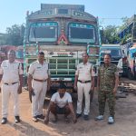 अवैध रेत और कबाड़ परिवहन पर पूंजीपथरा पुलिस की बड़ी कार्रवाई, चार वाहन जब्त, आरोपी गिरफ्तार