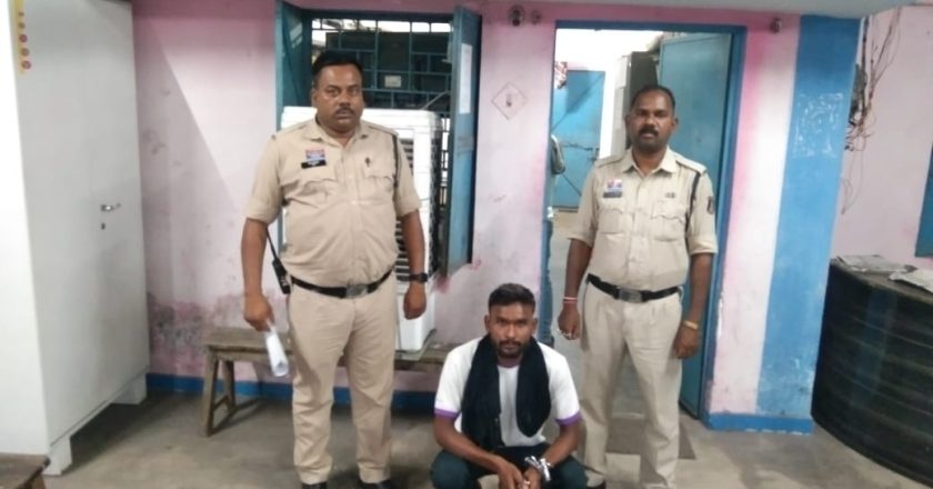 कबीर चौक में सट्टा खेलते एक गिरफ्तार, नगदी और सट्टा पर्ची बरामद, जूटमिल पुलिस की कार्रवाई