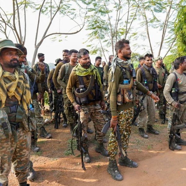 छत्तीसगढ़ में नक्सलियों को सरकार का ऑफर, LMG लाएं 5 लाख पाएं, सरेंडर पर और क्या इनामी पैकेज