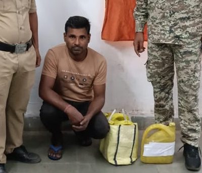छाल पुलिस की ग्राम बरभौना में दबिश, 15 लीटर अवैध महुआ शराब के साथ आरोपी  गिरफ्तार