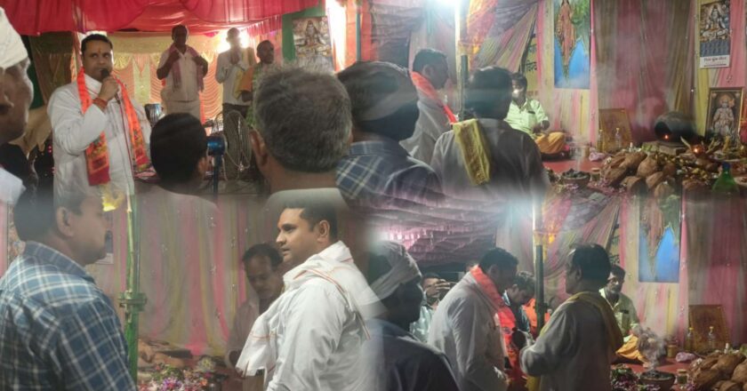 छोटे मुड़पार में आयोजित अखण्ड नवधा रामायण में विधायक उमेश पटेल हुए शामिल