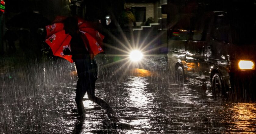 छत्तीसगढ़ में पश्चिमी विक्षोभ कराएगा बारिश, 25 जिलों में ऑरेंज व येलो अलर्ट जारी; 60 की स्पीड से चलेगी हवा