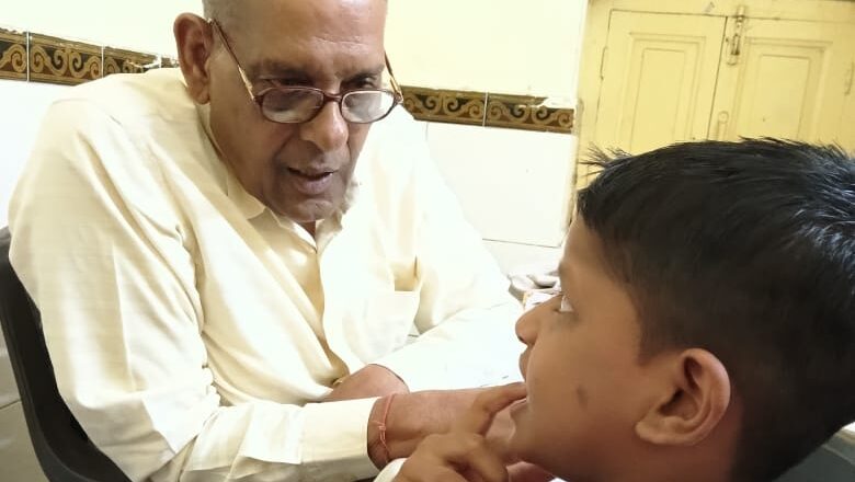 बच्चों के तोतलेपन का 38 वॉ निशुल्क चिकित्सा शिविर संपन्न, दो दर्जन से अधिक बच्चो को मिला लाभ शब्दों में आया सुधार