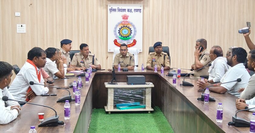 बकरीद पर्व को लेकर पुलिस कंट्रोल रूम में शांति समिति की बैठक संपन्न, शांति और समरसता बनाए रखने का लिया गया संकल्प