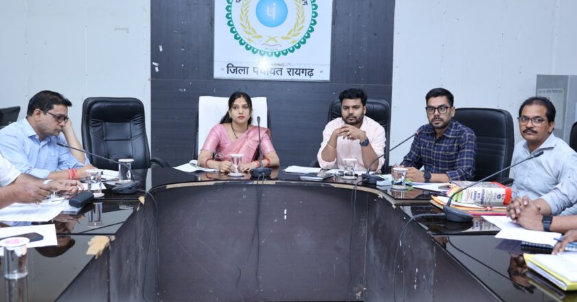 जिला पंचायत अध्यक्ष शिखा रविन्द्र गबेल की अध्यक्षता में आयोजित हुई सामान्य सभा की बैठक