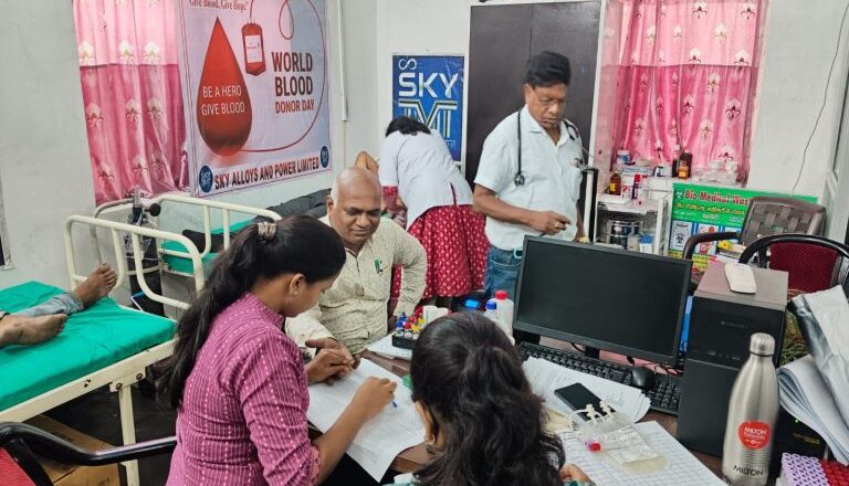 विश्व रक्तदान दिवस: स्काई एलॉयज एंड पावर लिमिटेड में रक्तदान शिविर का आयोजन