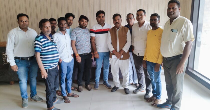 विधायक रामकुमार यादव से कांग्रेस कार्यकर्ताओं ने की मुलाकात, दर्रामुड़ा आने का दिया आश्वासन