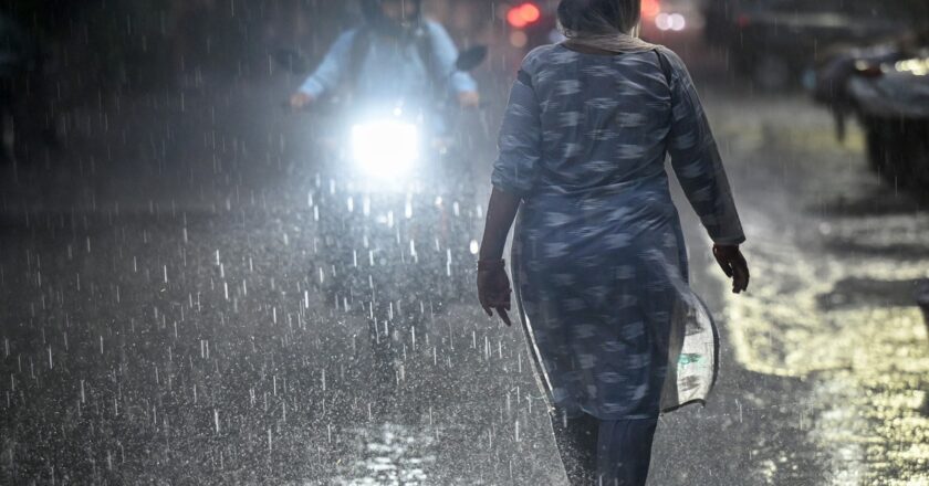 छत्तीसगढ़ के दो जिलों में भारी बारिश की संभावना, 22 जिलों में ऑरेंज व येलो अलर्ट; 60 की गति से चलेगी हवा