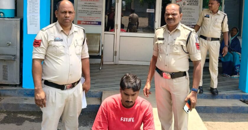 खरसिया पुलिस ने चंद घंटों में ट्रेलर लूट का किया पर्दाफाश : तीन नाबालिग समेत चार आरोपी गिरफ्तार, लूट का शत-प्रतिशत माल बरामद