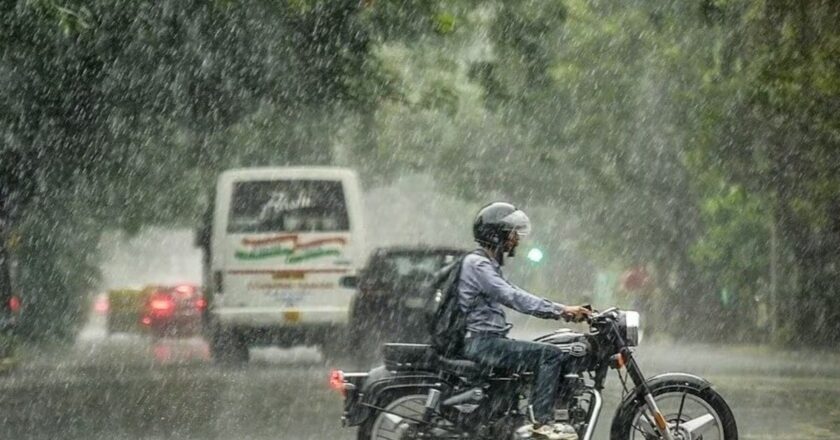 छत्तीसगढ़ में बारिश का कहर! 27 जिलों में रेड-ऑरेंज-येलो अलर्ट, अगले 24 घंटे बेहद भारी