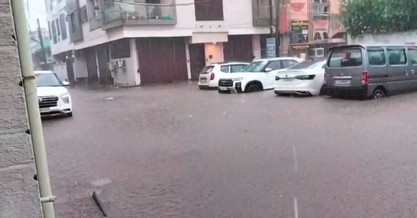 खरसिया में भारी बारिश से खुली नगर पालिका की पोल, लाखों खर्च के बावजूद नगर हुआ जलमग्न