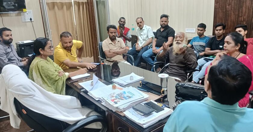 खरसिया में आवारा पशुओं पर लगेगी रोक, नगर पालिका ने गौ सेवकों के साथ मिलकर बनाई योजना