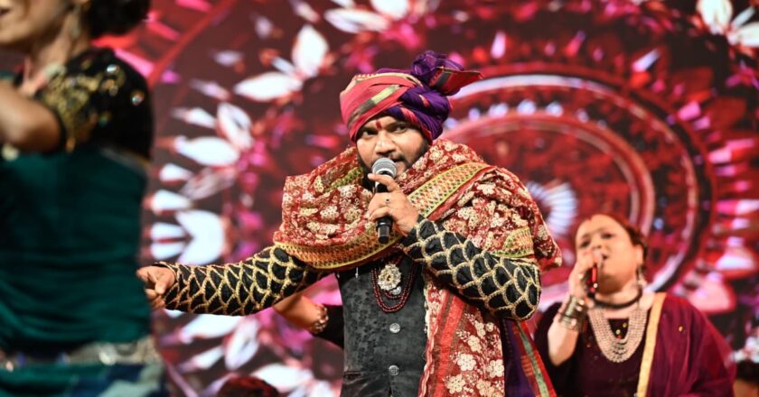 लोकप्रिय लोकगायक सुनील मानिकपुरी ने अपनी मधुर प्रस्तुतियों से श्रोताओं को किया मंत्रमुग्ध