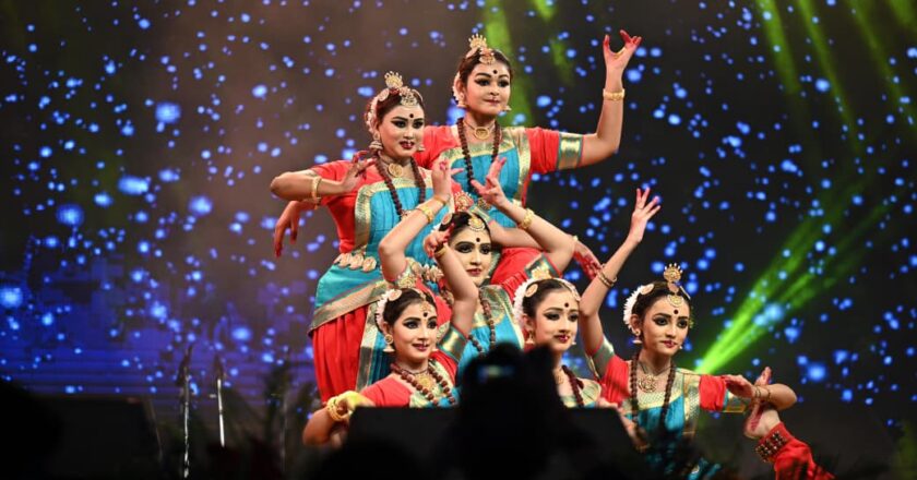 भिलाई की डॉ. राखी रॉय ने अपने शिष्यों के साथ दी भरतनाट्यम की शानदार प्रस्तुति