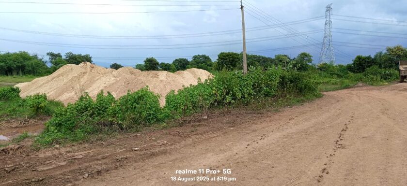 ग्राम कछार में सैकड़ों ट्रिप रेत अवैध रूप से डंप, प्रशासन मौन