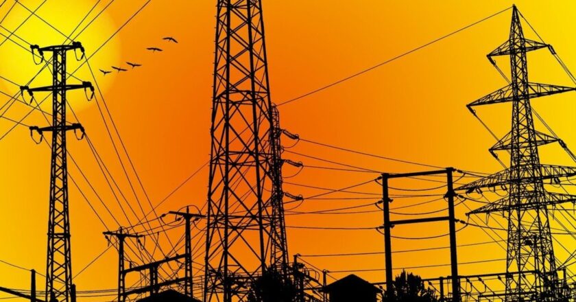 ढाई महीने से अंधेरे में डूबा छत्तीसगढ़ का यह गांव, ग्रामीणों का भजन-कीर्तन संग कलेक्टर बंगले पर धरना